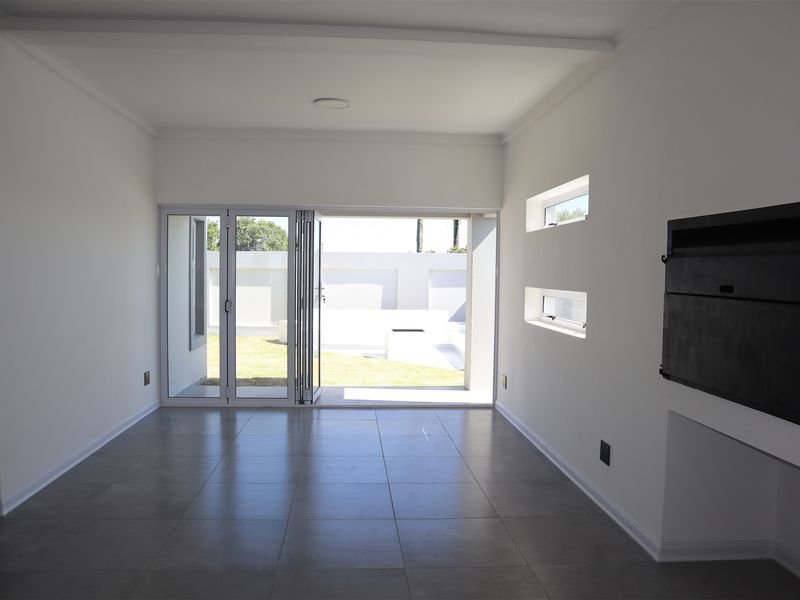 Modern Stylish Upmarket Residence in Aston Bay, Jeffreys Bay - Photo 4
