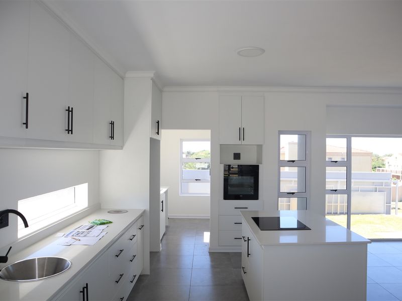 Modern Stylish Upmarket Residence in Aston Bay, Jeffreys Bay - Photo 8