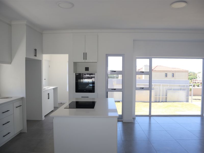 Modern Stylish Upmarket Residence in Aston Bay, Jeffreys Bay - Photo 6