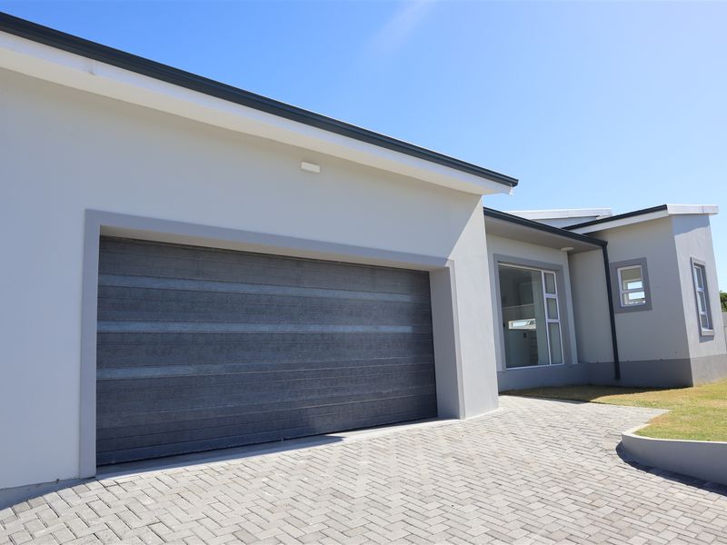 Modern Stylish Upmarket Residence in Aston Bay, Jeffreys Bay - Photo 2