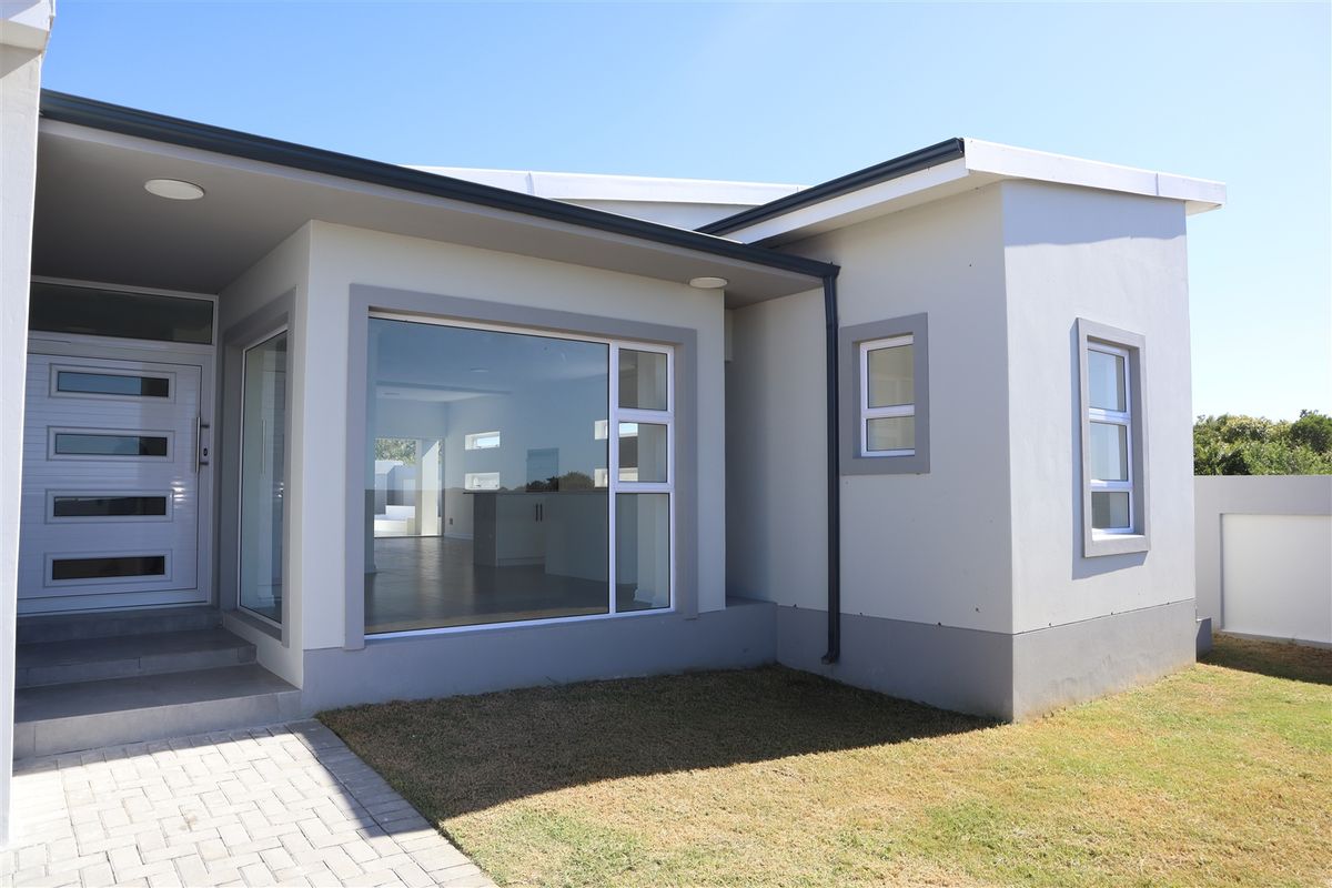 Modern Stylish Upmarket Residence in Aston Bay, Jeffreys Bay - Photo 3