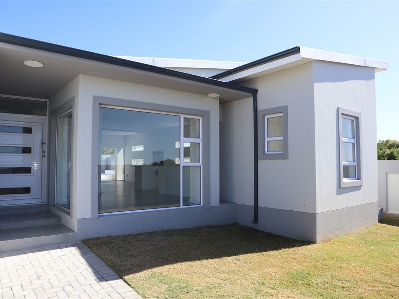 Modern Stylish Upmarket Residence in Aston Bay, Jeffreys Bay - Photo 3