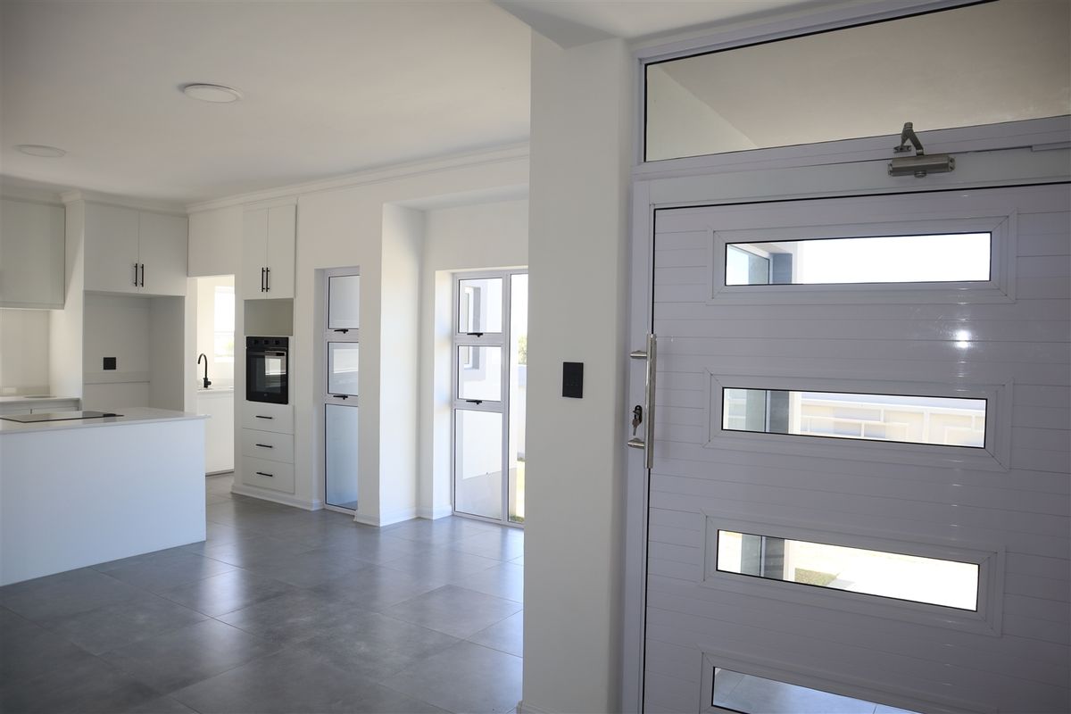 Modern Stylish Upmarket Residence in Aston Bay, Jeffreys Bay - Photo 5
