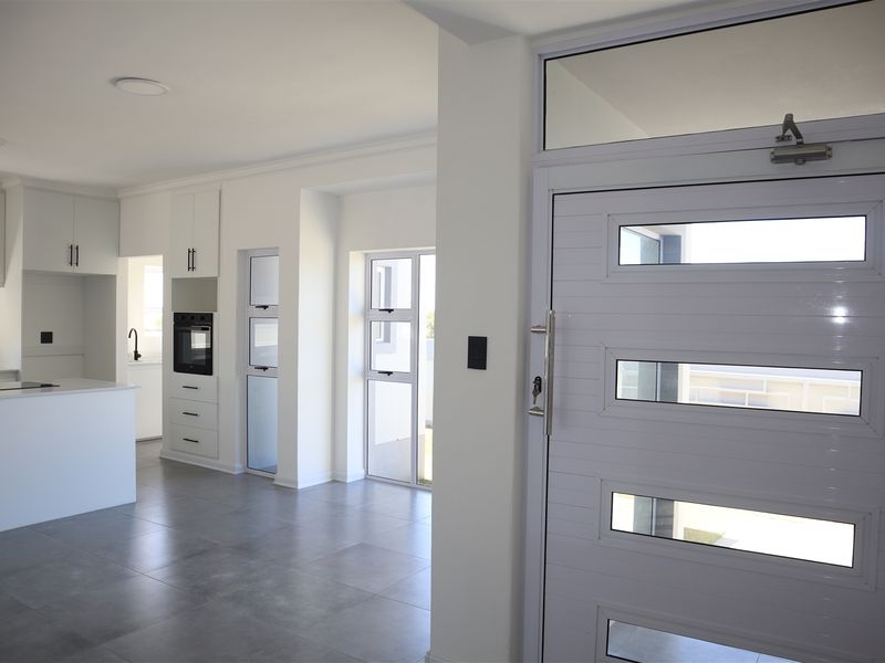 Modern Stylish Upmarket Residence in Aston Bay, Jeffreys Bay - Photo 5