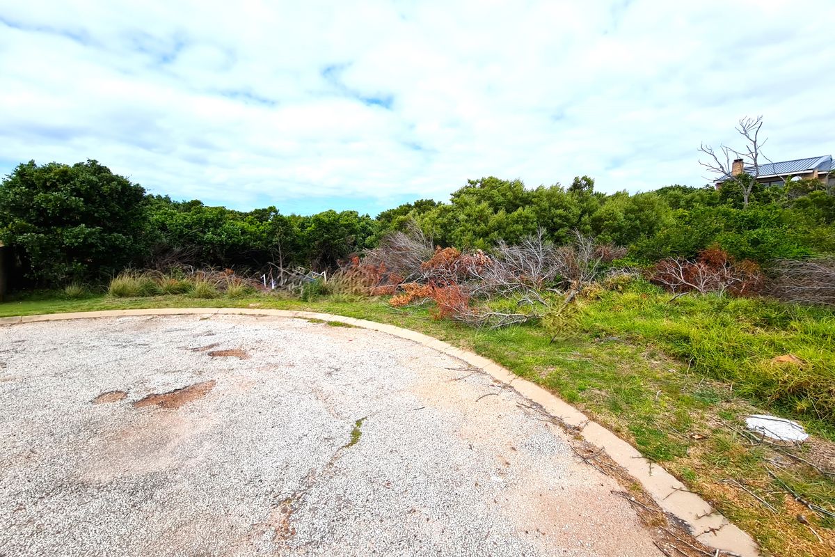 Large Vacant Stand, Moments from the Water in Paradise Beach, Jeffreys Bay - Photo 4
