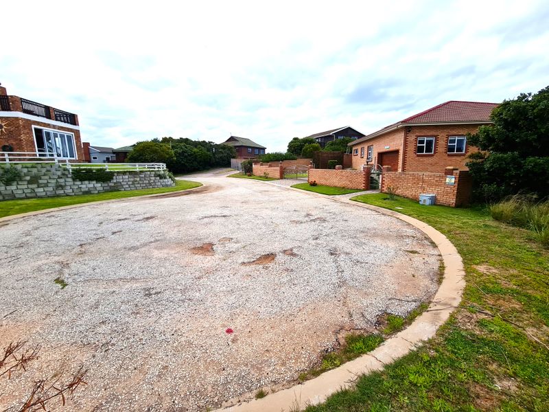 Large Vacant Stand, Moments from the Water in Paradise Beach, Jeffreys Bay - Photo 7
