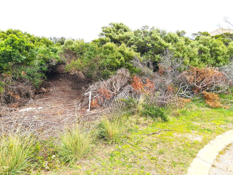 Large Vacant Stand, Moments from the Water in Paradise Beach, Jeffreys Bay - Photo 5