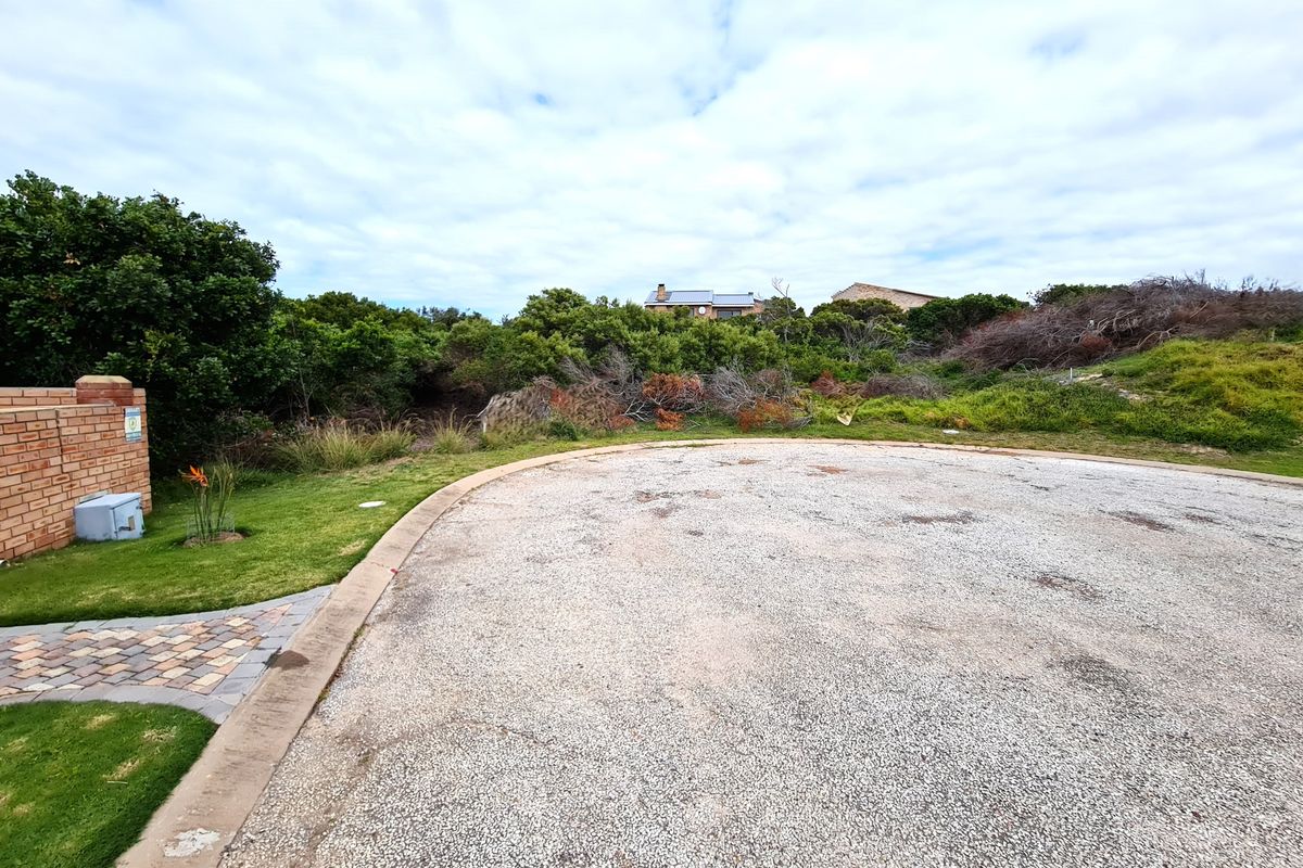 Large Vacant Stand, Moments from the Water in Paradise Beach, Jeffreys Bay - Photo 2