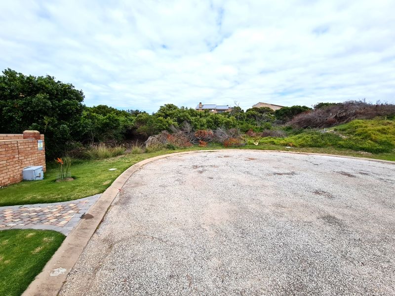 Large Vacant Stand, Moments from the Water in Paradise Beach, Jeffreys Bay - Photo 2