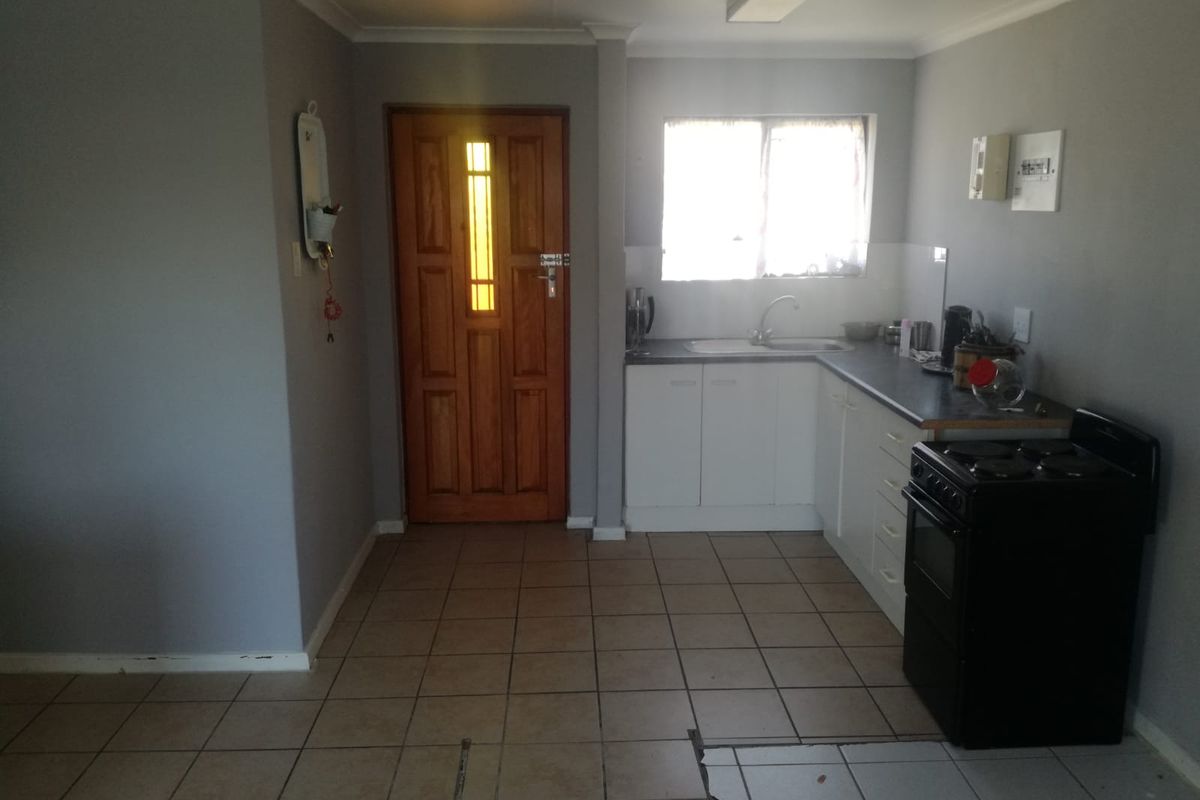 Two Bed Lorraine Townhouse for rent - Photo 2