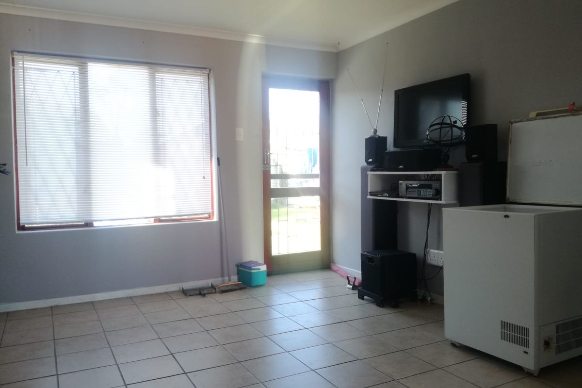 Two Bed Lorraine Townhouse for rent - Photo 3