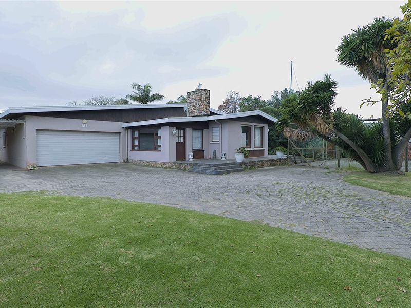 "Golden Oldie" Spacious Upper Walmer Property - Photo 3