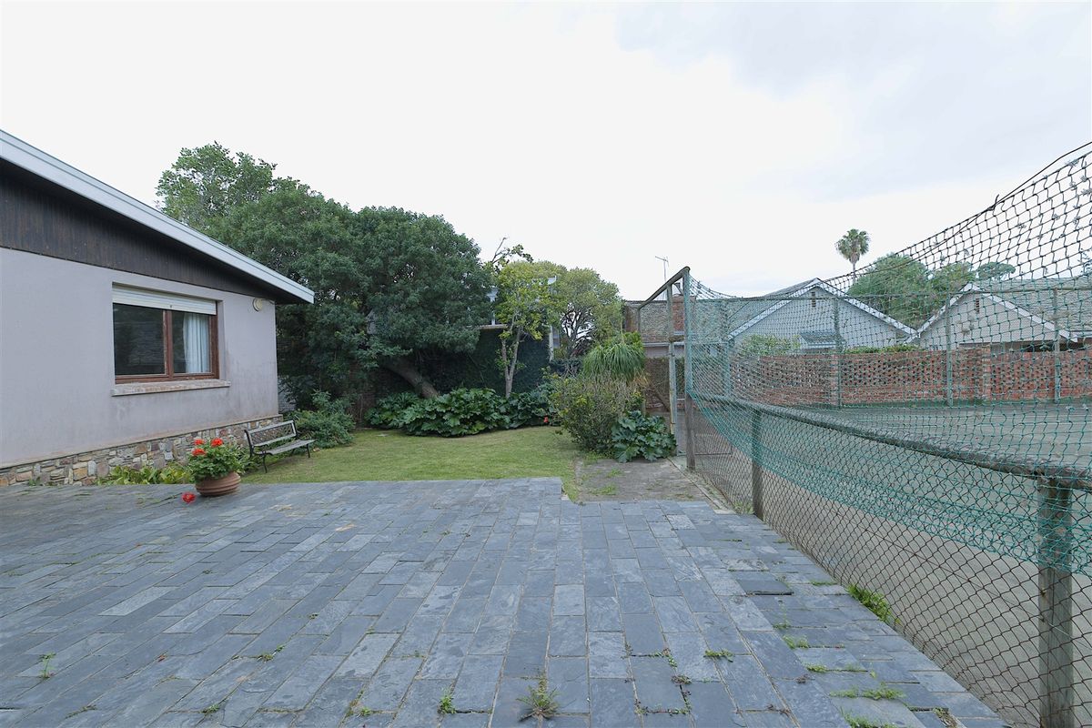 "Golden Oldie" Spacious Upper Walmer Property - Photo 5