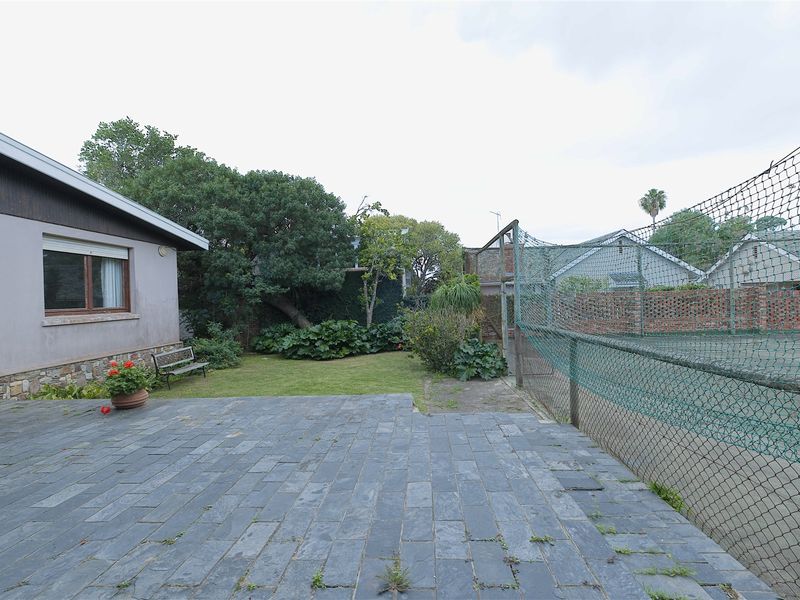 "Golden Oldie" Spacious Upper Walmer Property - Photo 5