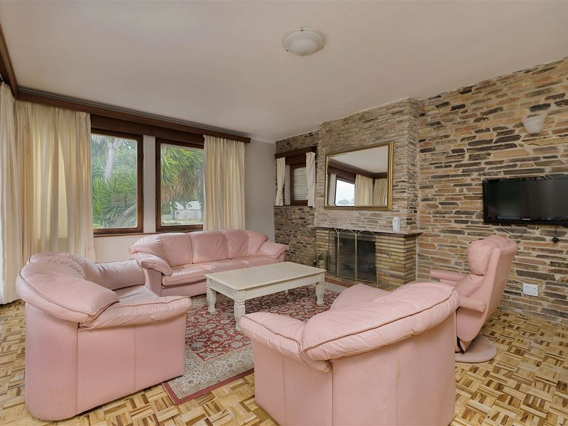 "Golden Oldie" Spacious Upper Walmer Property - Photo 9