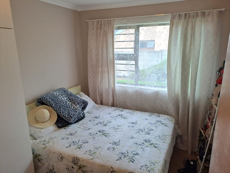 Two Bedroom House on quiet cul-de-sac in Brentwood Park - Photo 10