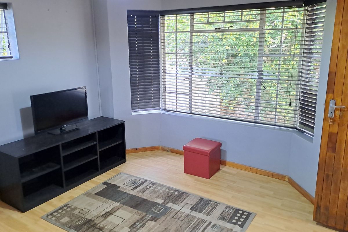 Spacious Garden Flat to rent in Westering - Photo 5