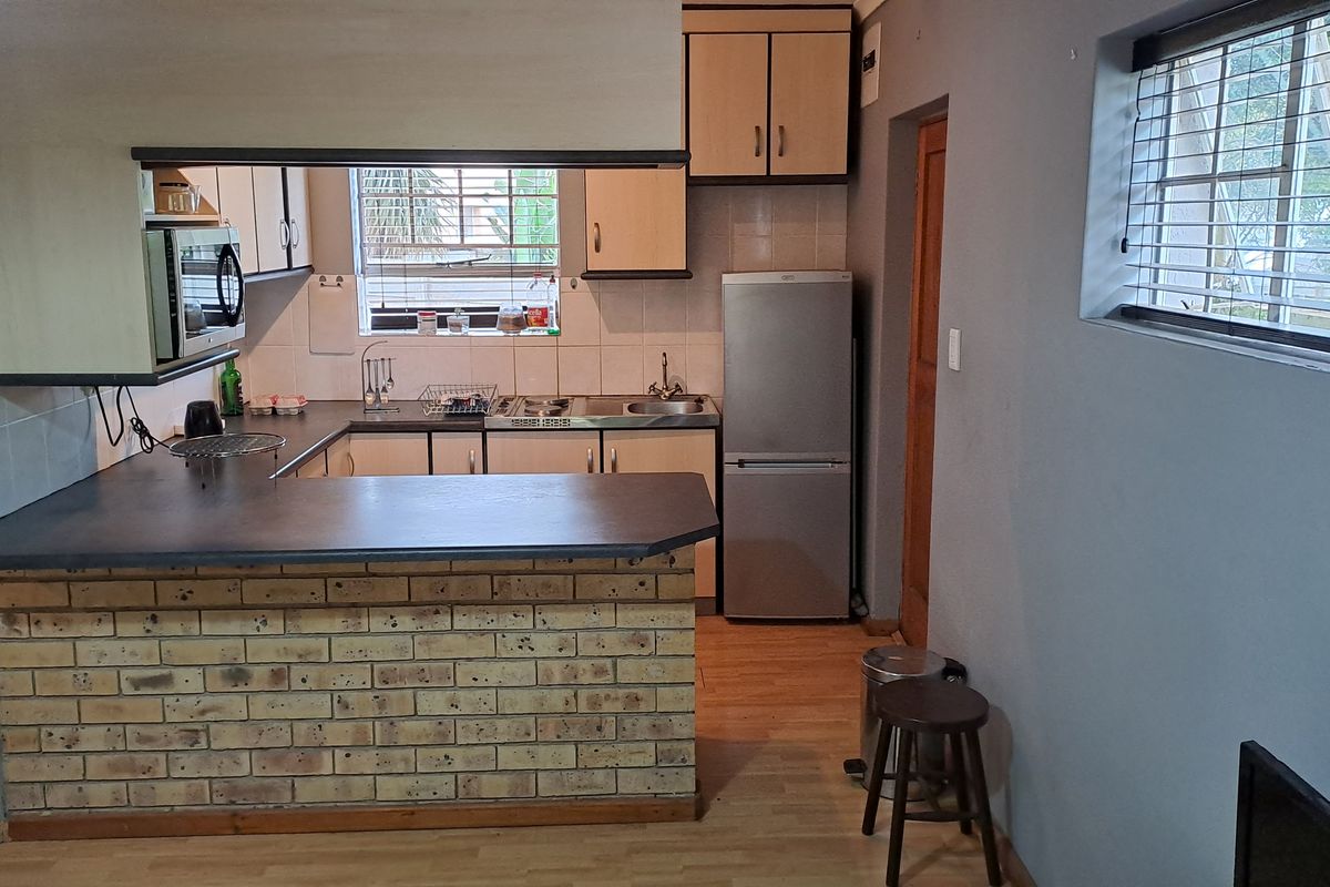 Spacious Garden Flat to rent in Westering - Photo 3