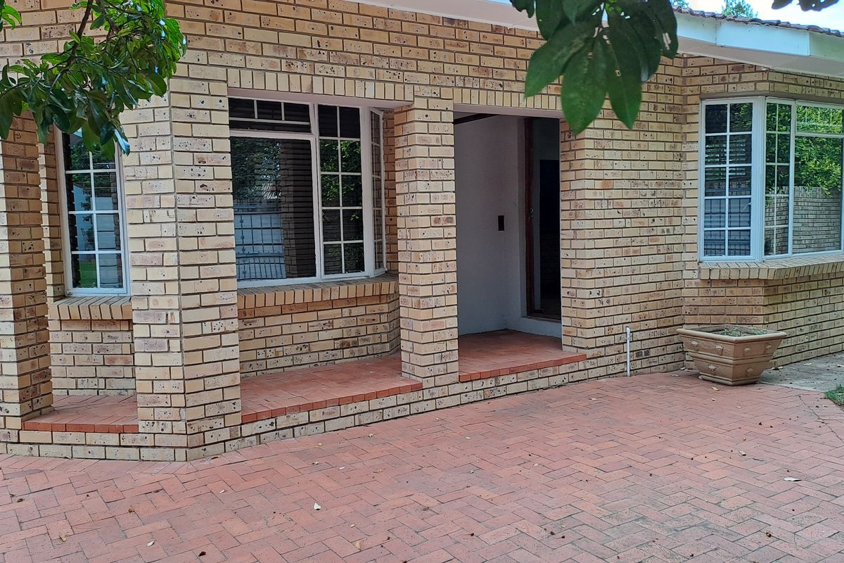 Spacious Garden Flat to rent in Westering - Photo 2
