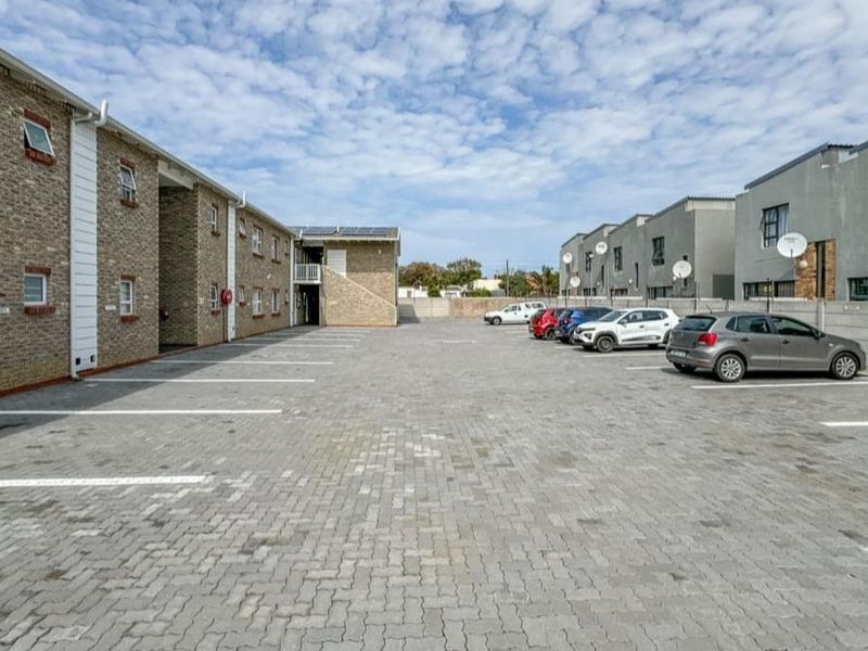 One Bedroom Apartment in Newton Park - Photo 2