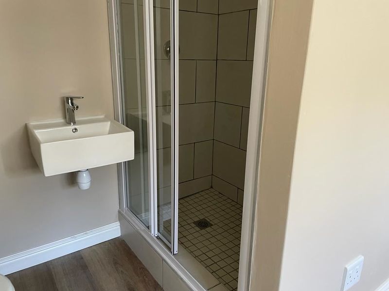 One Bedroom Apartment in Newton Park - Photo 9