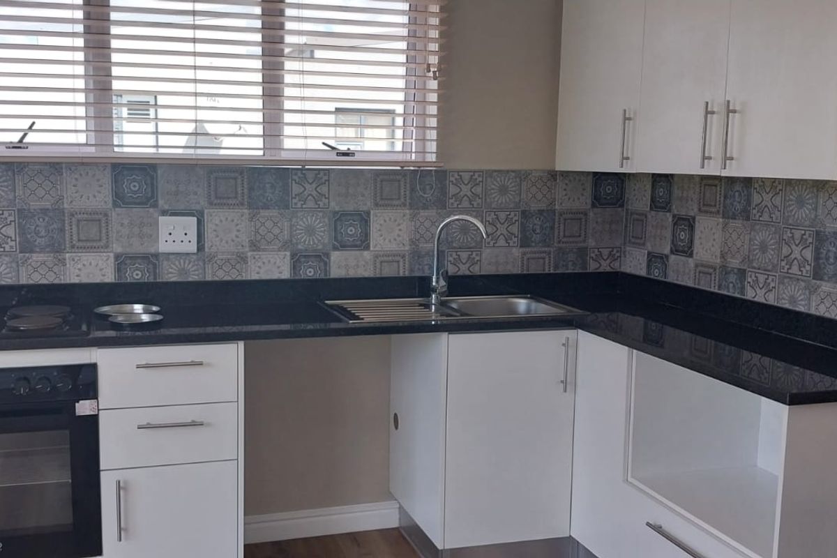 One Bedroom Apartment in Newton Park - Photo 4