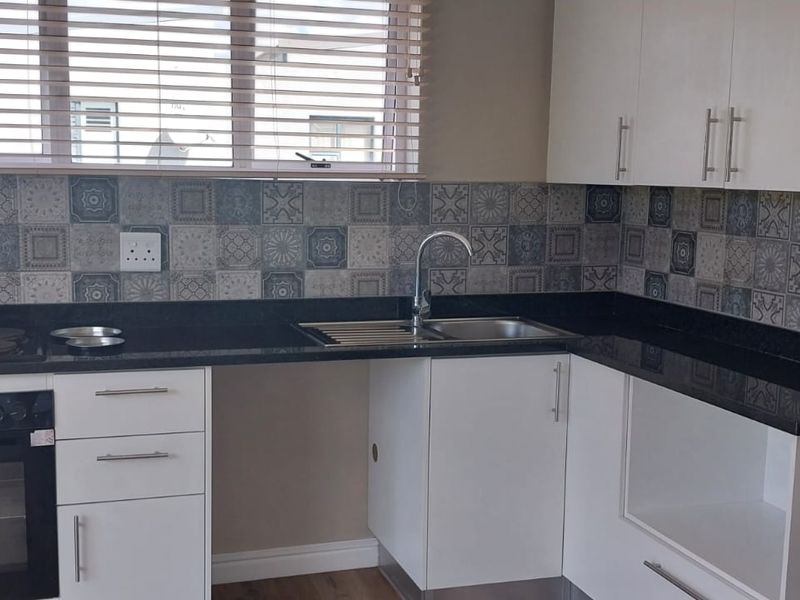 One Bedroom Apartment in Newton Park - Photo 4