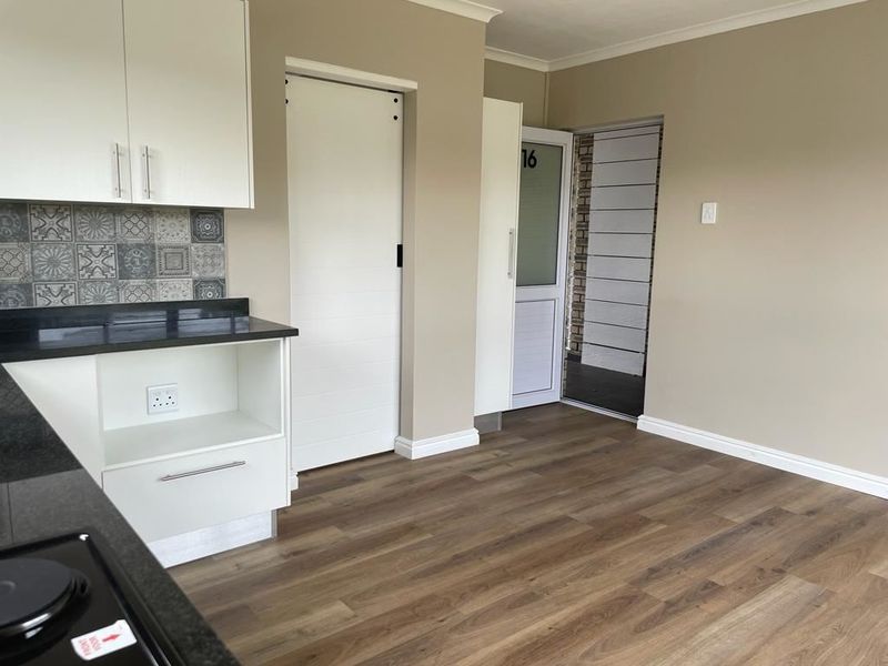 One Bedroom Apartment in Newton Park - Photo 3
