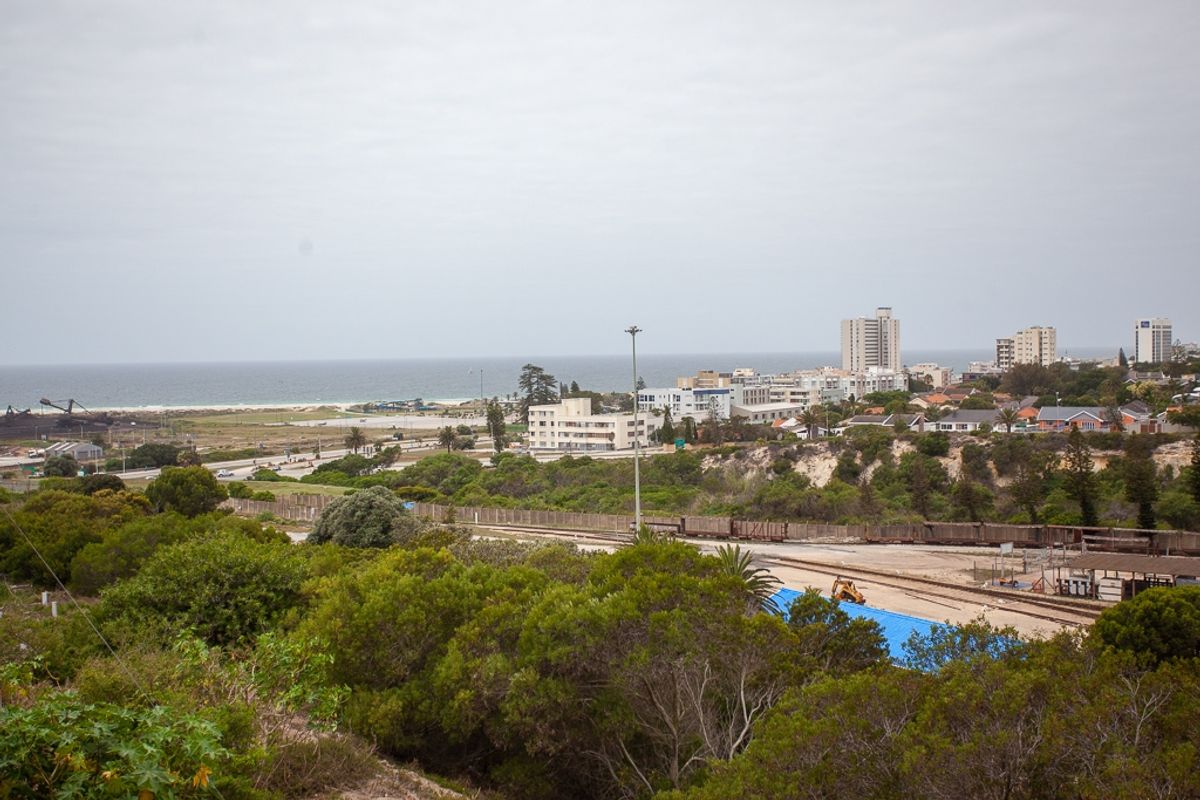 Perfect location on Port Elizabeth's beachfront - Photo 2
