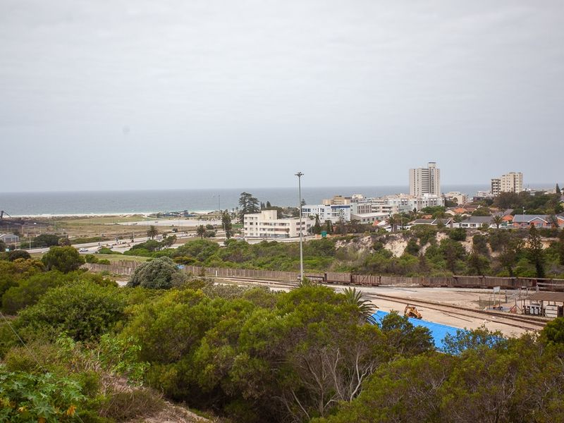 Perfect location on Port Elizabeth's beachfront - Photo 2