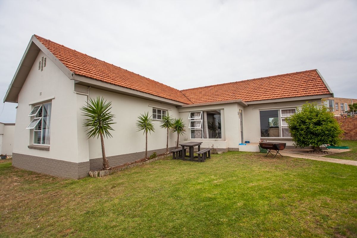 Perfect location on Port Elizabeth's beachfront - Photo 3