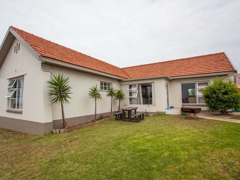 Perfect location on Port Elizabeth's beachfront - Photo 3