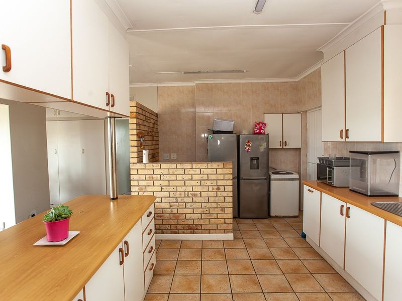 Perfect location on Port Elizabeth's beachfront - Photo 10