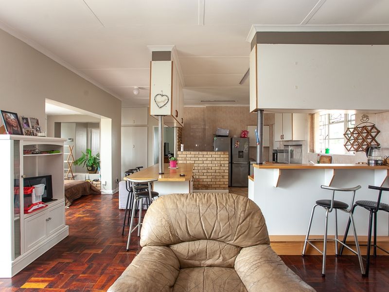 Perfect location on Port Elizabeth's beachfront - Photo 8