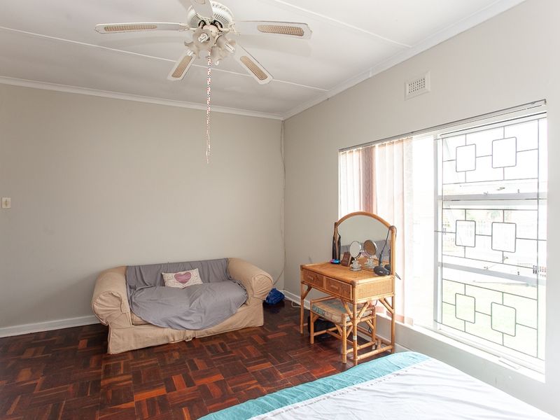 Perfect location on Port Elizabeth's beachfront - Photo 6