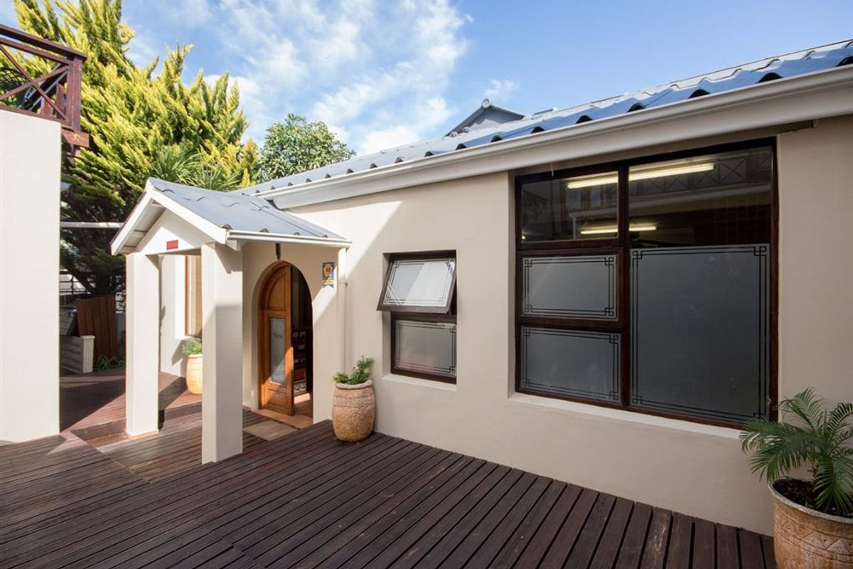 Twelve Bedroom Guest House in Port Alfred - Photo 5