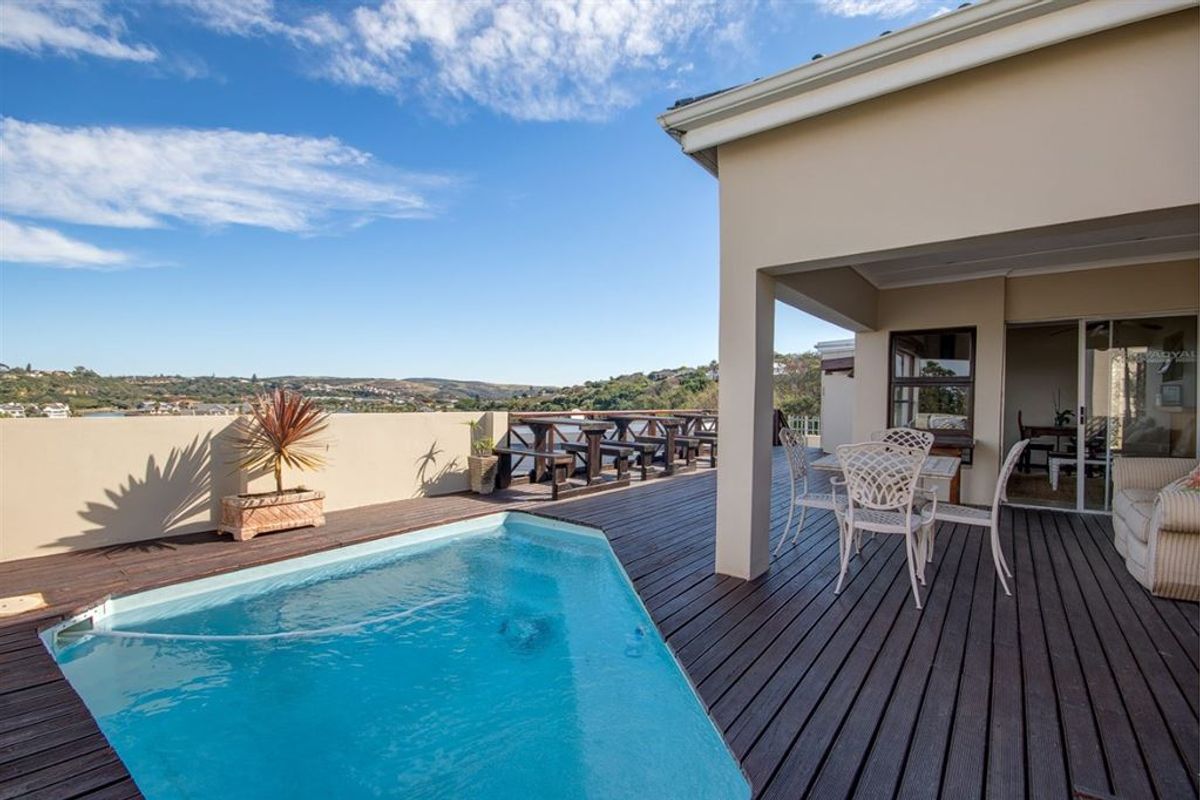 Twelve Bedroom Guest House in Port Alfred - Photo 2