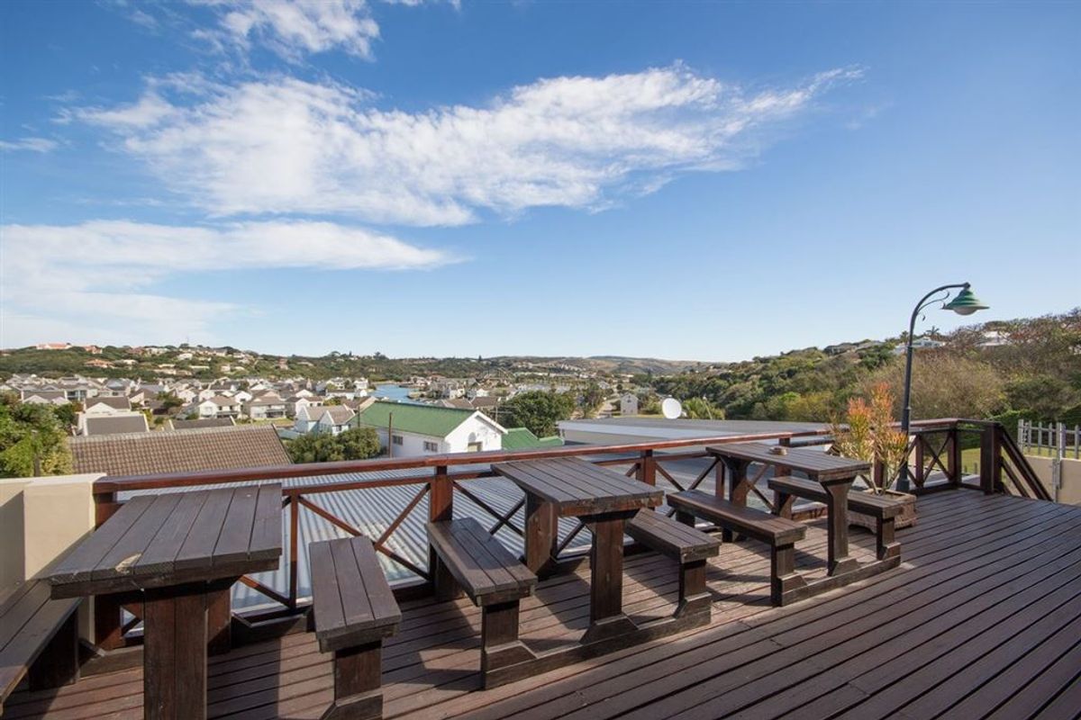 Twelve Bedroom Guest House in Port Alfred - Photo 3