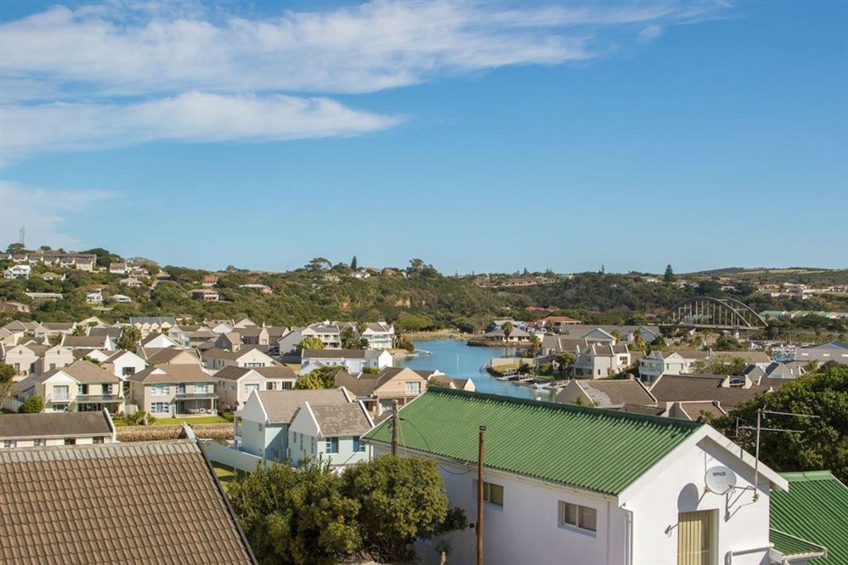 Twelve Bedroom Guest House in Port Alfred - Photo 4