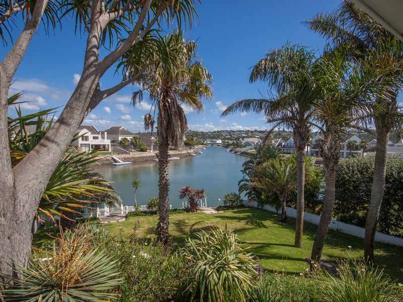 Picture Perfect North Facing Family Home on the Royal Alfred Marina, Port Alfred. - Photo 2