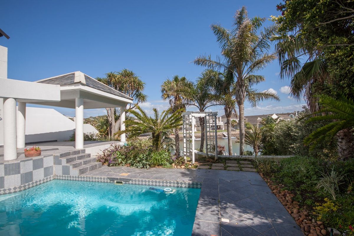 Picture Perfect North Facing Family Home on the Royal Alfred Marina, Port Alfred. - Photo 4