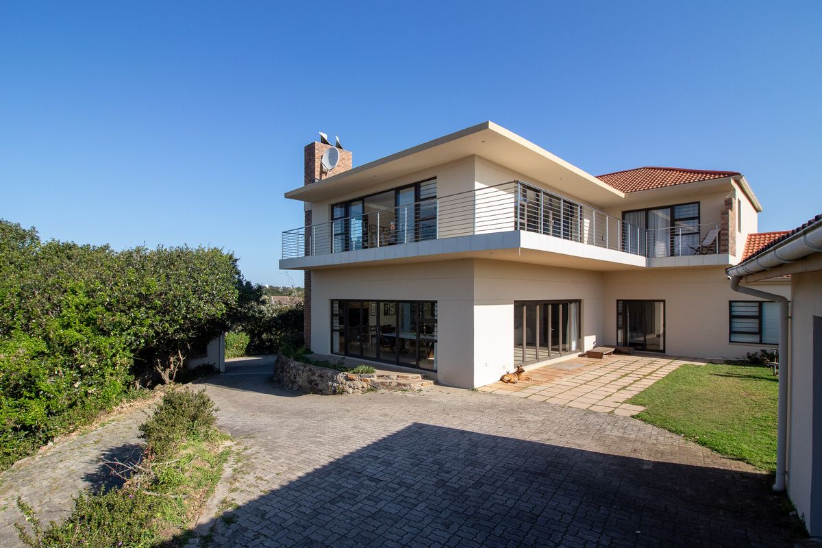 Captivating Panoramic Views in Port Alfred! - Photo 3