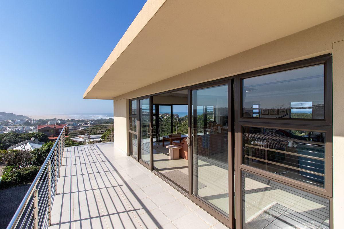 Captivating Panoramic Views in Port Alfred! - Photo 2