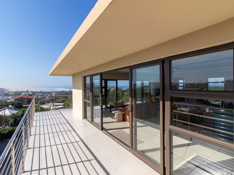Captivating Panoramic Views in Port Alfred! - Photo 2