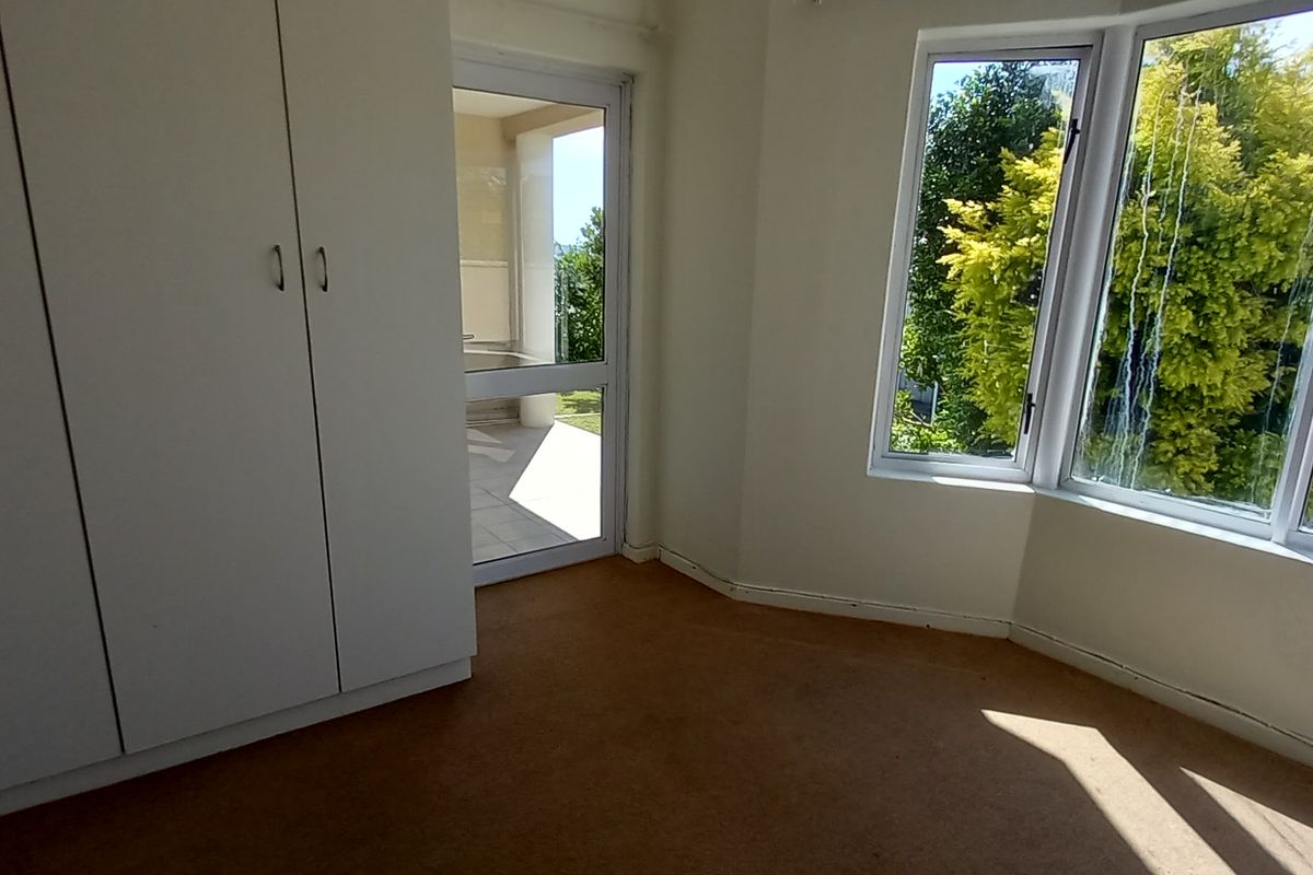 Beacon Bay - Secure lock up and go ground floor unit - Photo 5