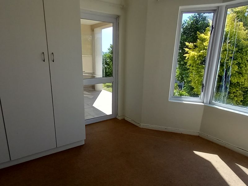 Beacon Bay - Secure lock up and go ground floor unit - Photo 5