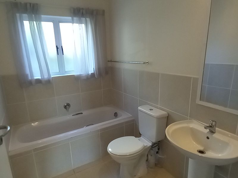 Beacon Bay - Secure lock up and go ground floor unit - Photo 7