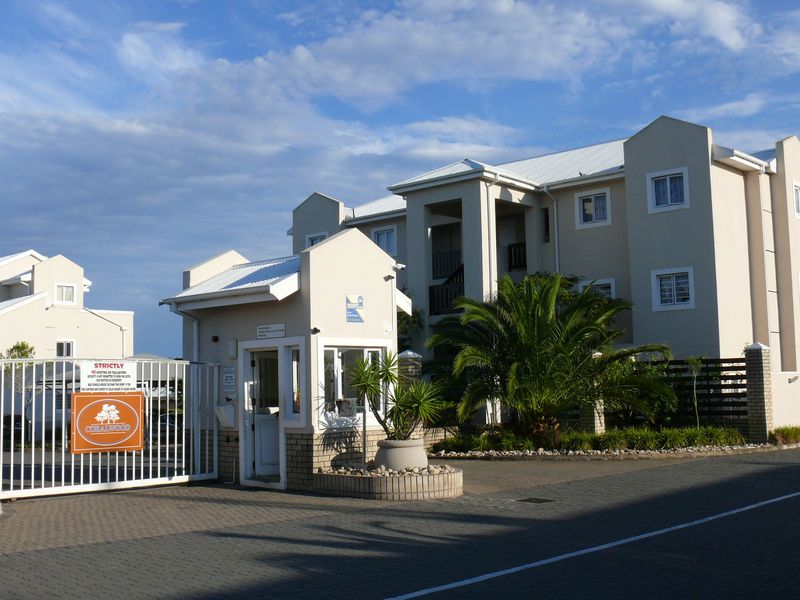 Beacon Bay - Secure lock up and go ground floor unit - Photo 9