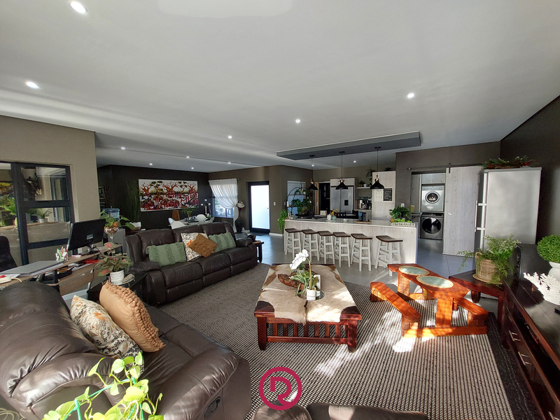 Luxury Living Meets Effortless Entertaining: 3 Bedroom 2 Bathroom Entertainer's dream in Hartland - Photo 7