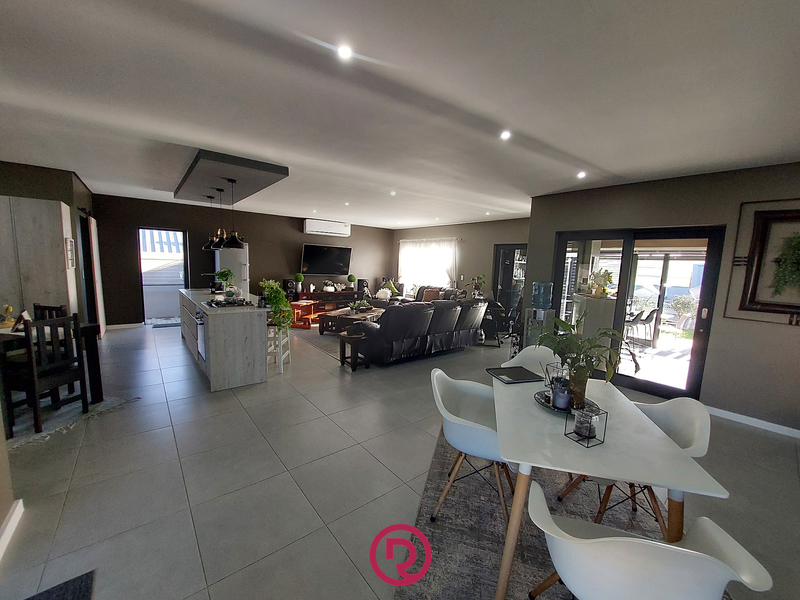 Luxury Living Meets Effortless Entertaining: 3 Bedroom 2 Bathroom Entertainer's dream in Hartland - Photo 3